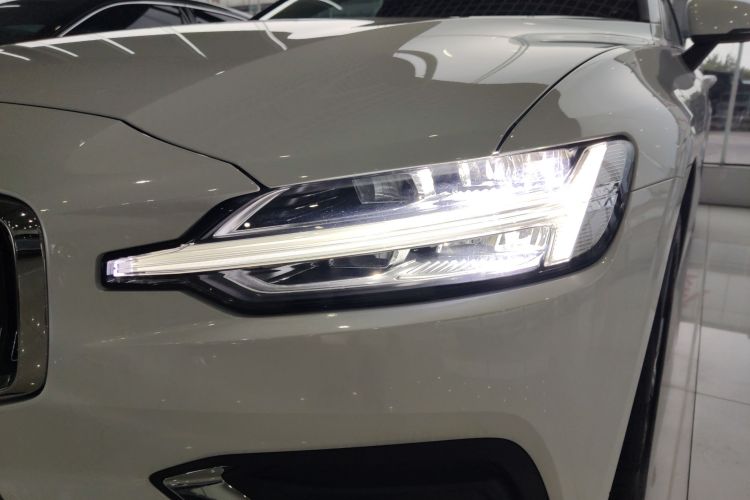 沃尔沃S60 2025款 B4 智逸豪华版车身外观36