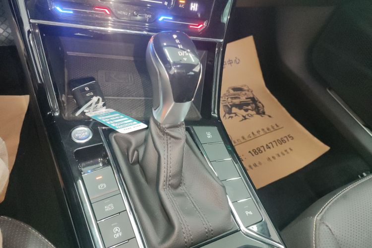 大众 帕萨特 2020款 330TSI 豪华版 国VI中控内饰18