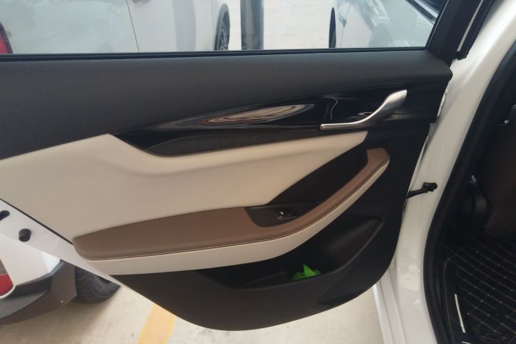 比亚迪 秦PLUS 2024款 荣耀版 DM-i 55KM领先型中控内饰49