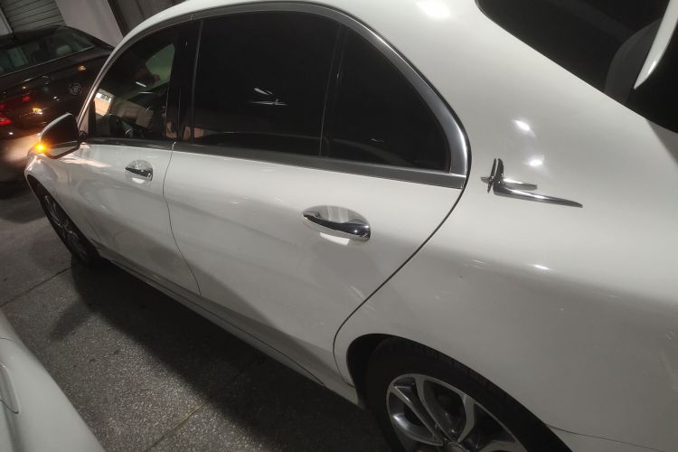 奔驰C级 2015款 改款 C 180 L 运动型车身外观6003