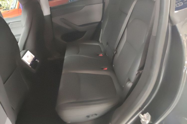 特斯拉 Model Y 2025款 后轮驱动版中控内饰7004