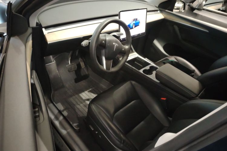 特斯拉 Model Y 2022款 后轮驱动版中控内饰20