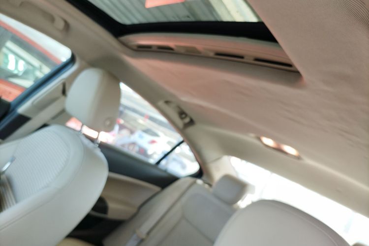 别克 君威 2014款 2.0L 领先时尚型中控内饰22