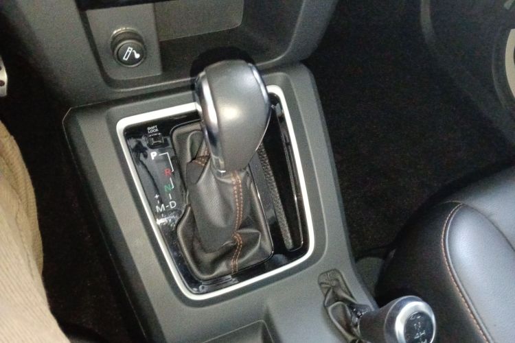 北京越野 北京BJ40 2016款 40L 2.3T 自动四驱尊享版中控内饰18