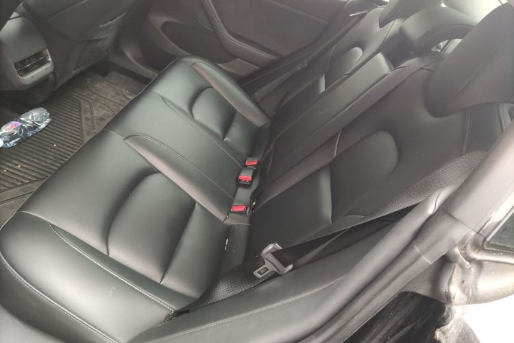 特斯拉 Model 3 2022款 后轮驱动版中控内饰21