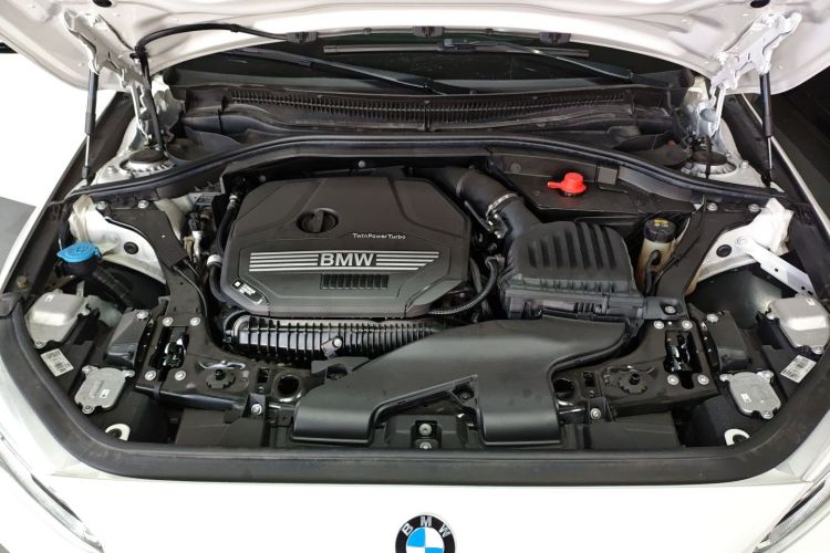 宝马1系 2021款 改款 125i M运动曜夜版机舱底盘24