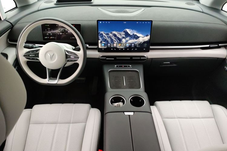 岚图汽车 岚图梦想家 2025款 PHEV 四驱卓越乾崑版中控内饰7002