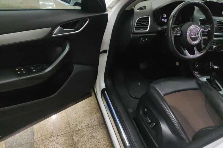 奥迪Q3 2018款 30周年年型 30 TFSI 时尚型中控内饰20