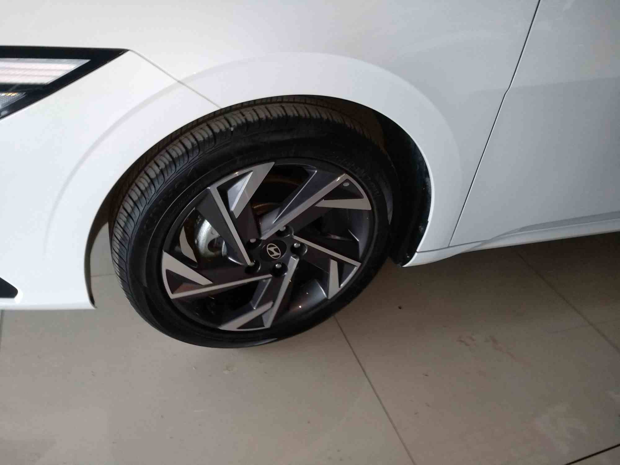 现代 伊兰特 2023款 1.5L CVT GLX精英版(2)