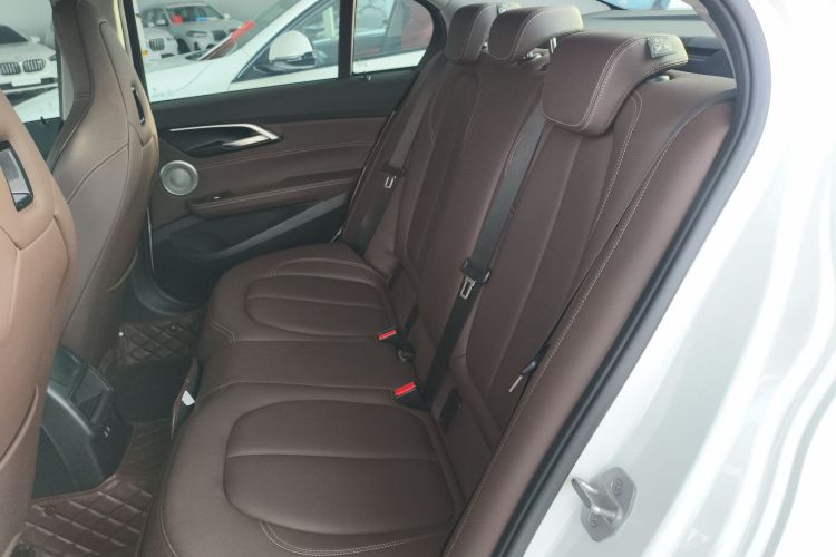 宝马1系 2021款 改款 125i M运动曜夜版中控内饰21