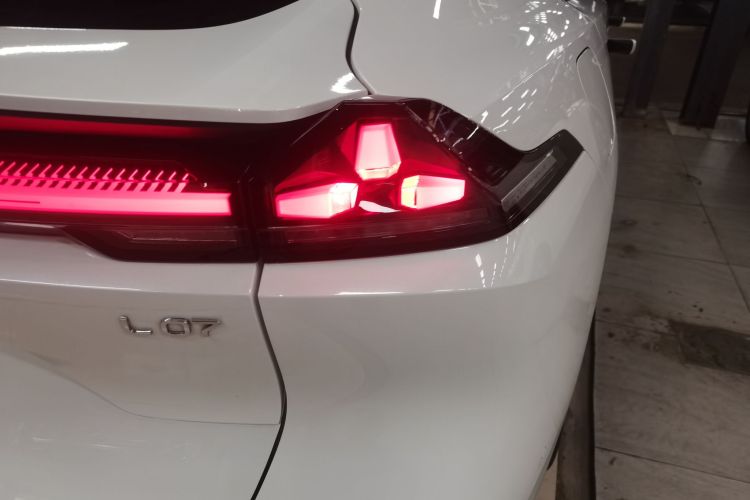 深蓝汽车 深蓝L07 2025款 230Max  深蓝智驾AD PRO增程版车身外观6001