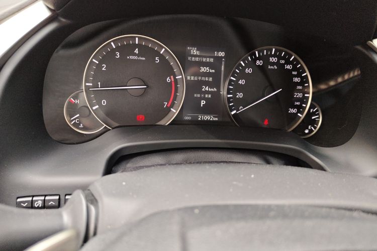 雷克萨斯RX 2020款 改款 300 四驱典雅版中控内饰15