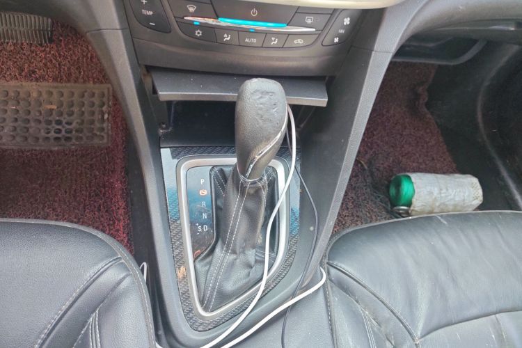 别克 英朗 2015款 18T 双离合豪华型中控内饰18