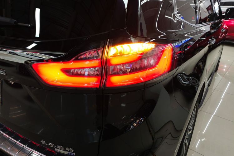 福特 锐界 2021款 改款 PLUS EcoBoost 245 两驱豪锐型 7座车身外观9