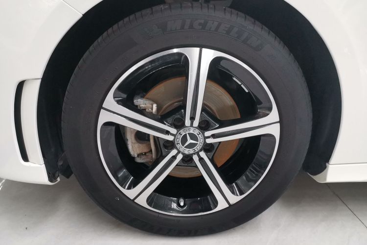 奔驰A级 2022款 改款三 A 200 L 运动轿车时尚型车身外观35