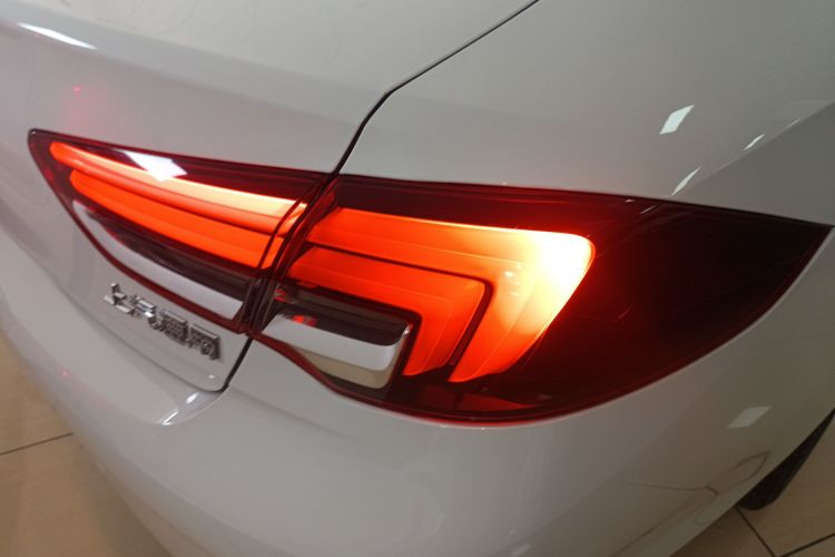 别克 君威 2020款 552T 精英型车身外观6006