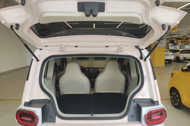 五菱汽车 宏光MINIEV 2024款 第三代 215km 进阶版机舱底盘23