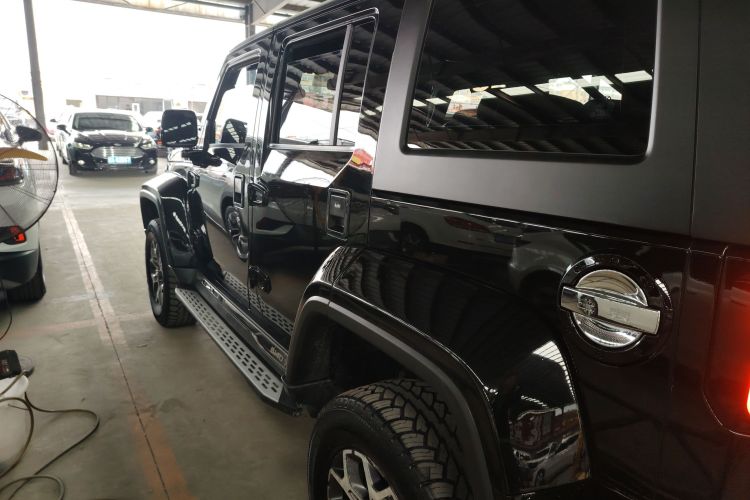 北京BJ40 2019款 PLUS 2.3T 自动四驱尊享版 国VI车身外观4