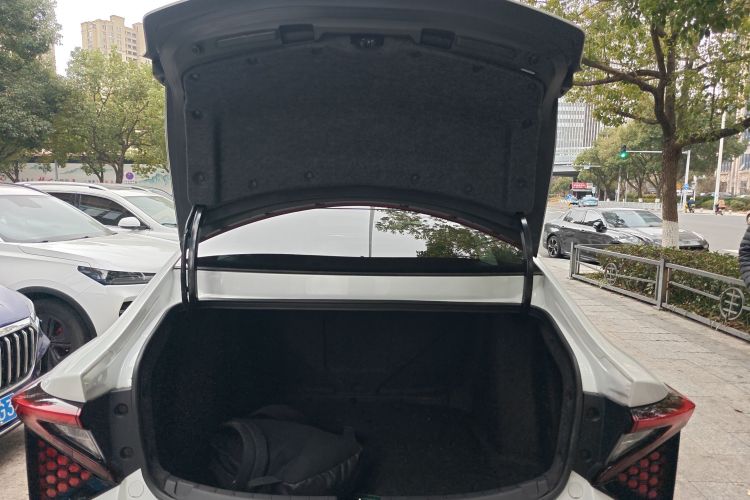 灵悉L 2024款 头号玩家版机舱底盘23