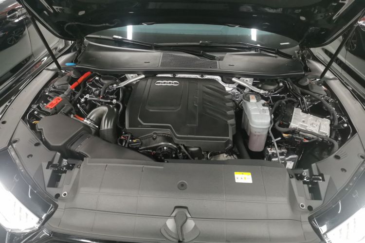 奥迪A7L 2024款 45TFSI S-line 筑梦型 流晶套装机舱底盘24