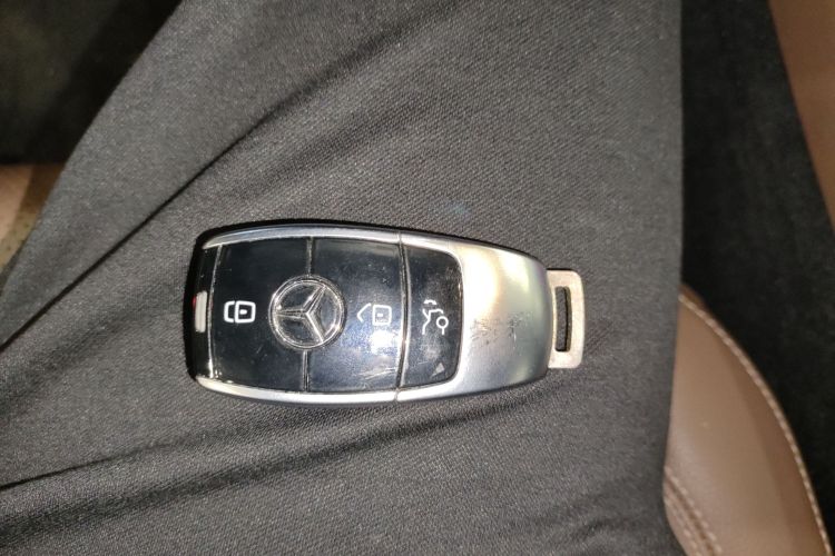 奔驰E级 2023款 改款 E 300 L 运动时尚型中控内饰11