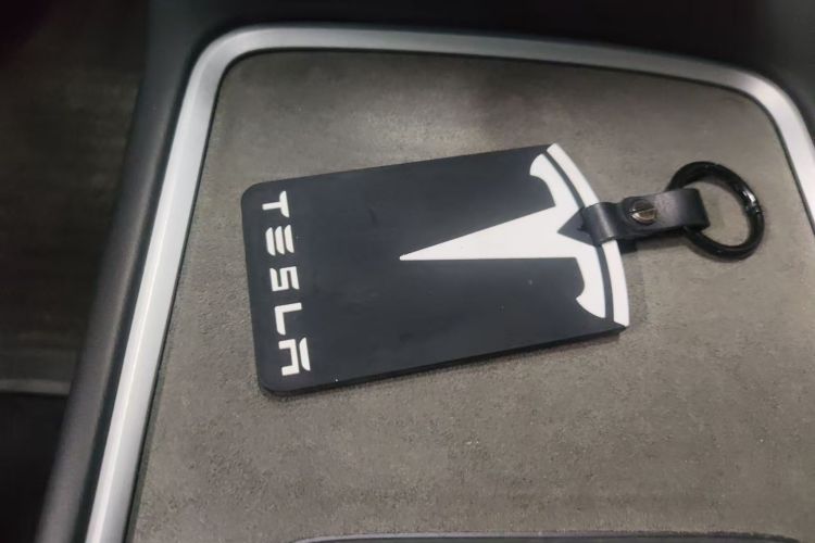 特斯拉 Model Y 2025款 后轮驱动版中控内饰7001