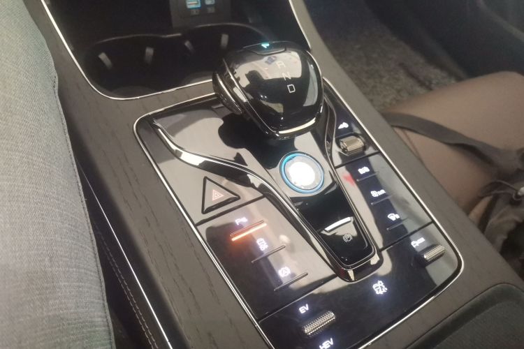 比亚迪 汉 2022款 DM-i 121KM 尊享型局部细节18