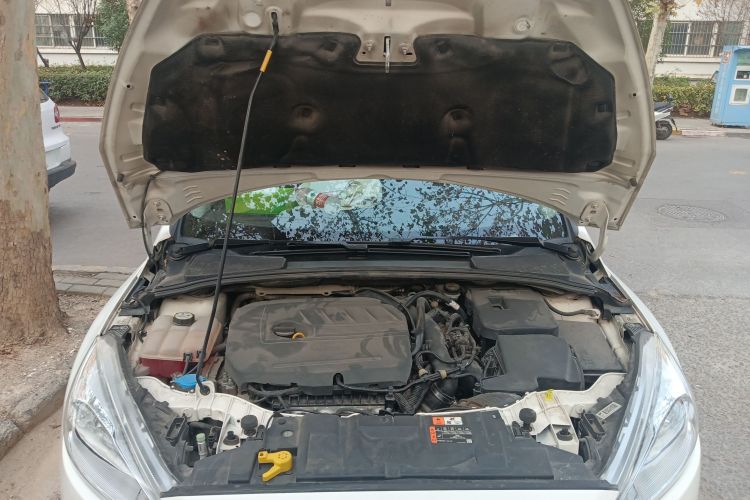 福特 福克斯 2018款 三厢经典 EcoBoost 180 自动精英型机舱底盘24