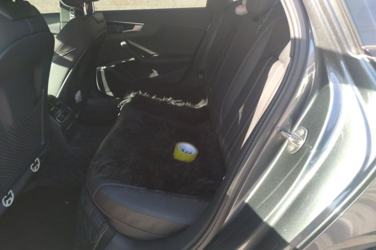 奥迪A4L 2023款 40 TFSI 豪华动感型中控内饰21