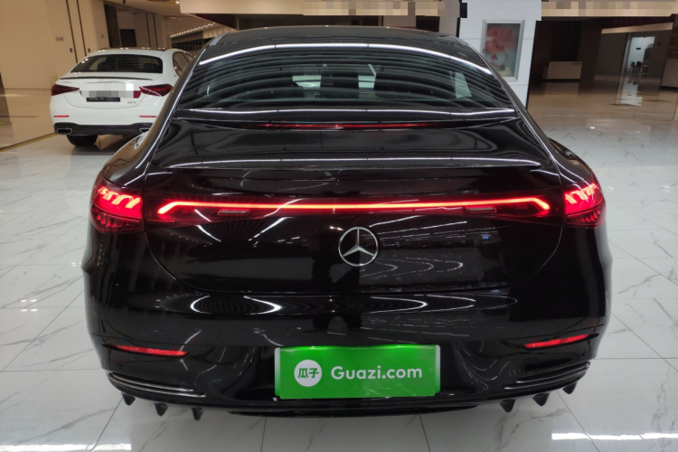 奔驰EQE 2022款 350 豪华版车身外观6