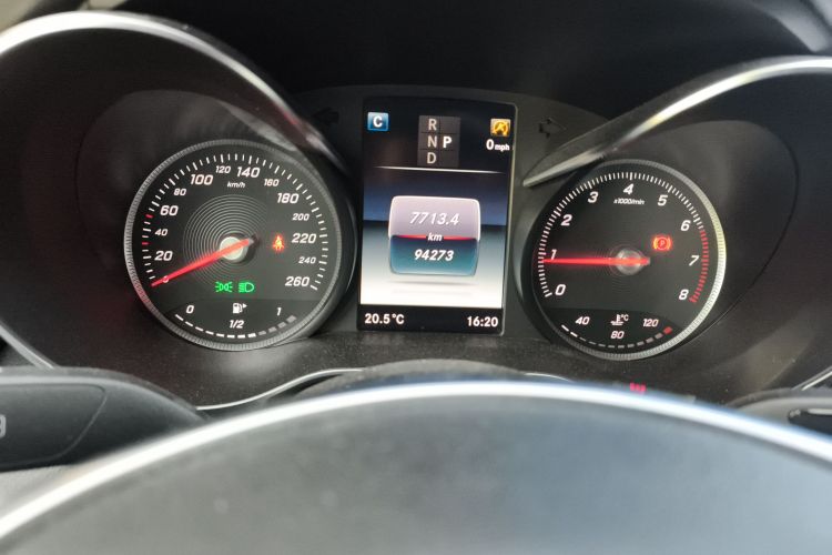 奔驰C级 2018款 C 200 运动版中控内饰15