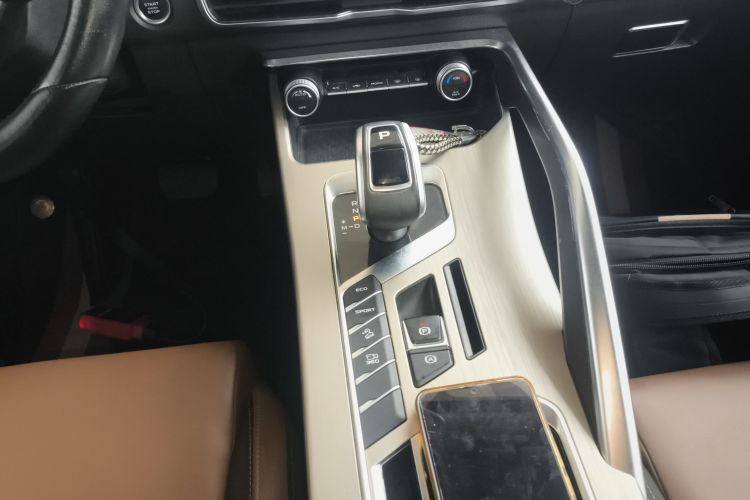 吉利汽车 缤越 2019款 260T DCT游侠 国V中控内饰18