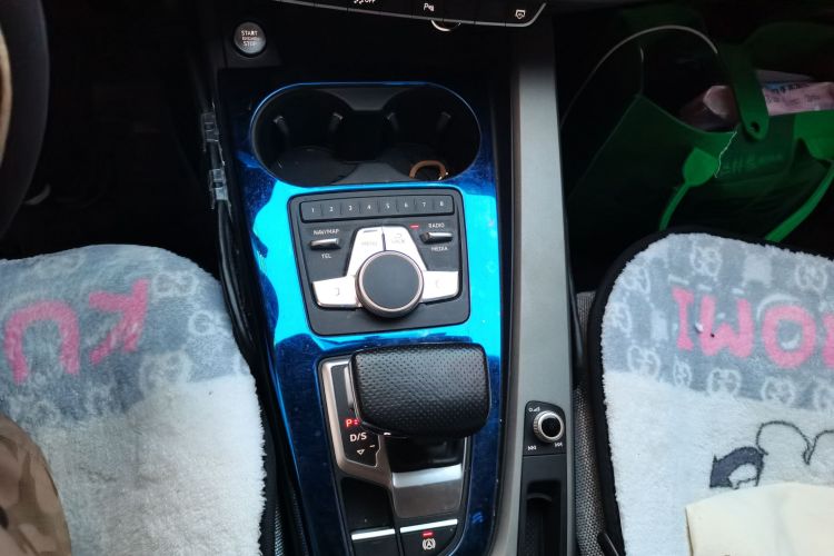 奥迪A4L 2018款 30周年年型 40 TFSI 进取型中控内饰18