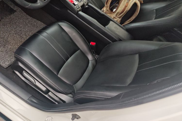 本田 思域 2021款 HATCHBACK 220TURBO CVT潮酷控局部细节19