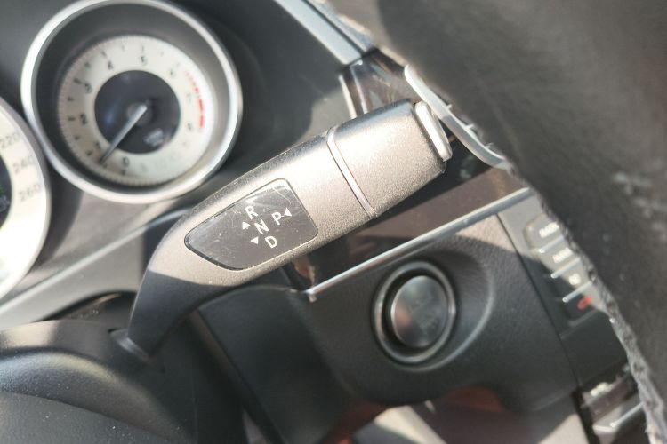 奔驰E级 2015款 E 200 L 运动型中控内饰18