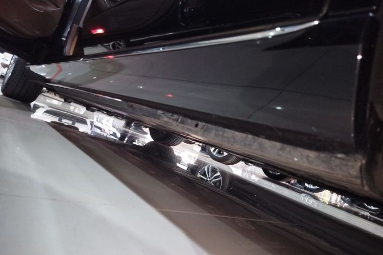 奔驰E级 2018款 改款 E 200 L局部细节9002