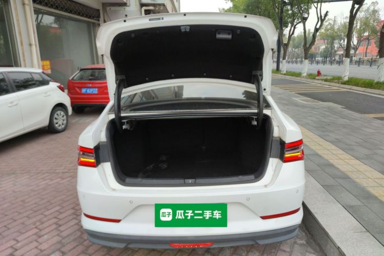 比亚迪 秦Pro 2020款 超越版 1.5TI 自动旗舰型局部细节23