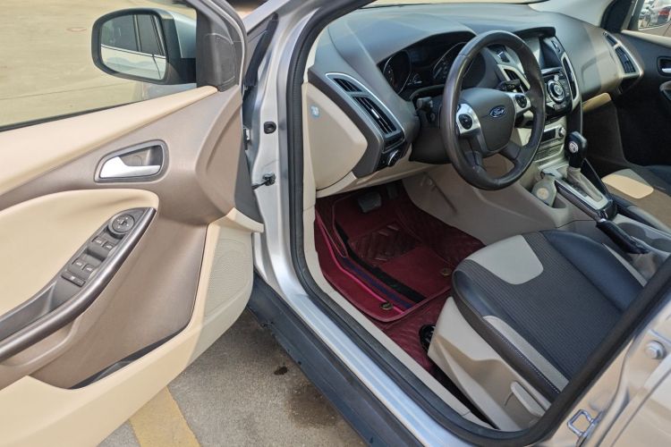 福特 福克斯 2012款 三厢 1.6L 自动风尚型中控内饰7003