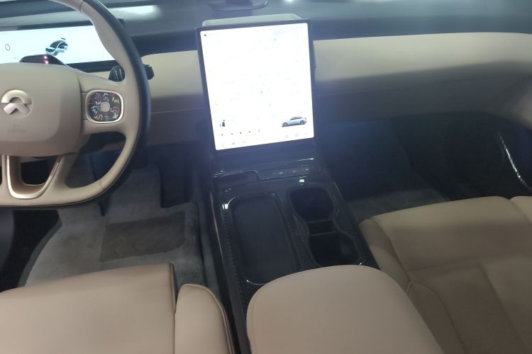 蔚来ET5 2022款 75kWh中控内饰16