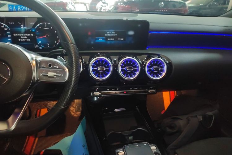 奔驰A级 2022款 改款二 A 200 L 运动轿车时尚型中控内饰16