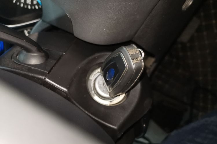 福特 福克斯 2015款 三厢 EcoBoost 125 自动超能风尚型中控内饰7001