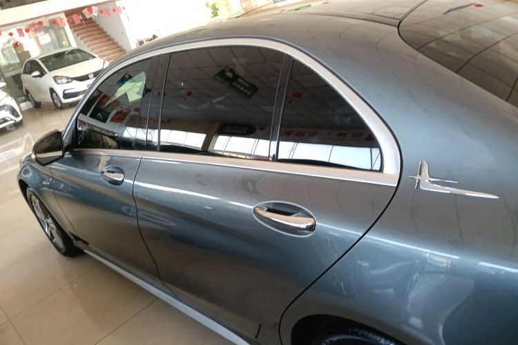 奔驰C级 2020款 C 260 L 运动版车身外观4