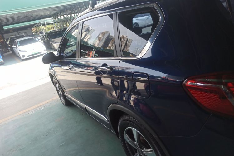 哈弗H6 2014款 运动版 1.5T 手动两驱精英型车身外观4