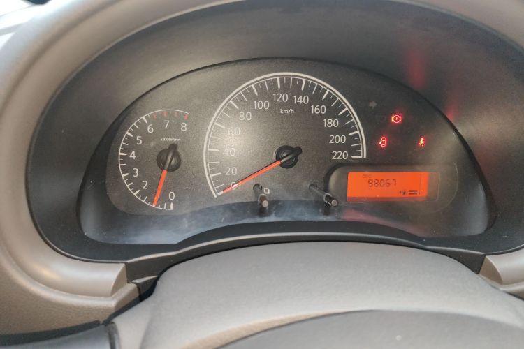 日产 阳光 2015款 1.5XE 手动舒适版中控内饰14