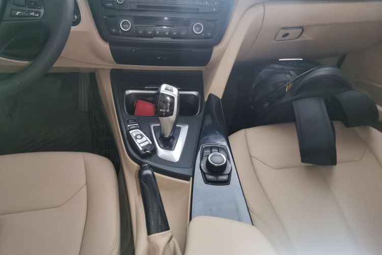 宝马3系 2014款 320Li 时尚型中控内饰18