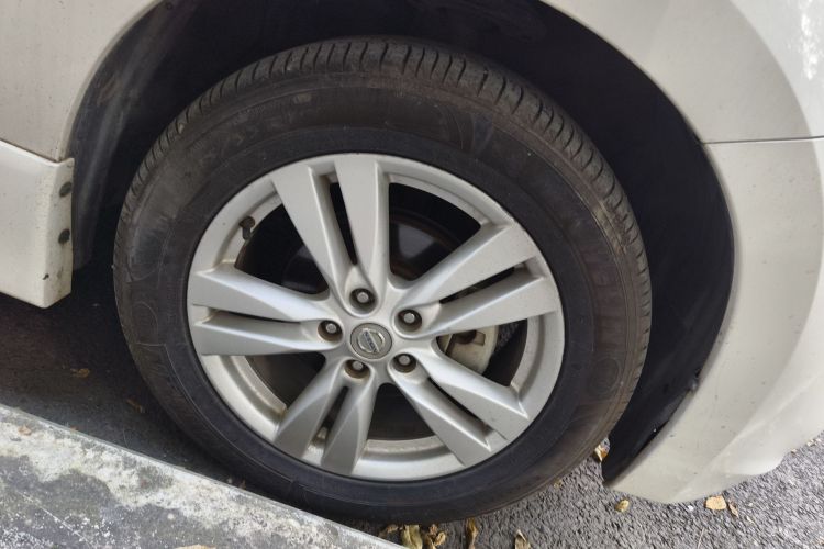 日产 贵士 2015款 3.5L SL车身外观10