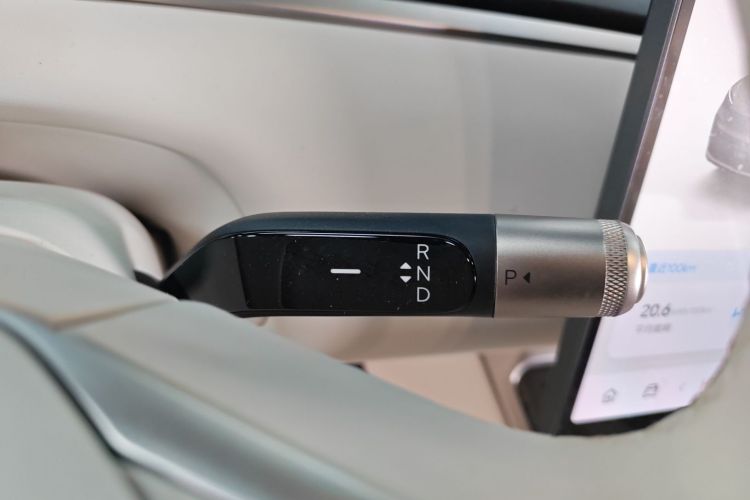 乐道L90 2025款 Max 六座版中控内饰18