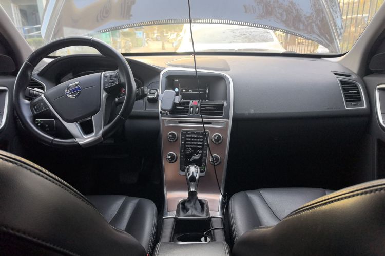 沃尔沃XC60 2017款 T5 AWD 智进版中控内饰12