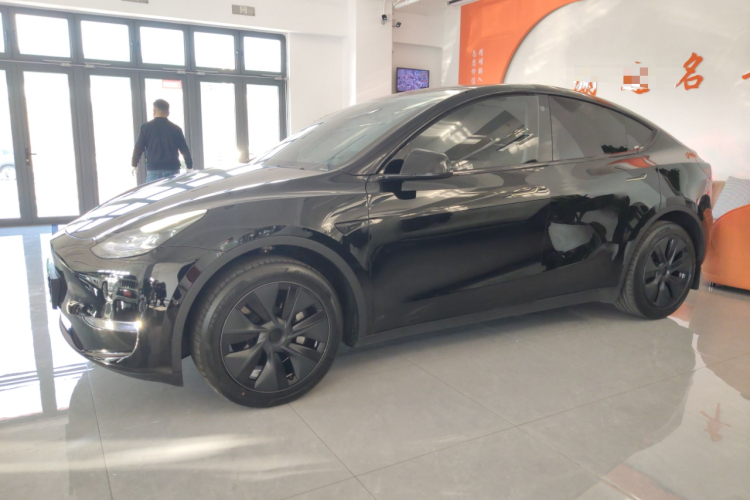 特斯拉 Model Y 2023款 长续航全轮驱动版车身外观4