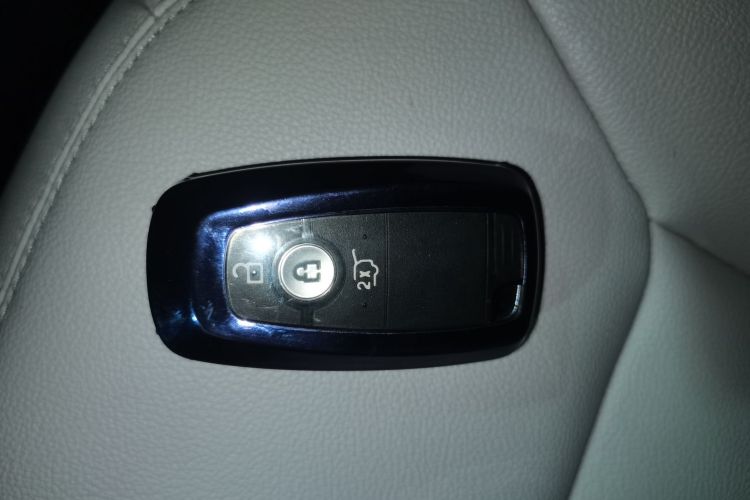 福特 探险者 2020款 EcoBoost 285 后驱风尚版 6座中控内饰7001